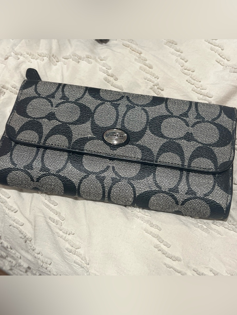 COACH Signature Canvas Clutch Wallet in Navy/Gray
